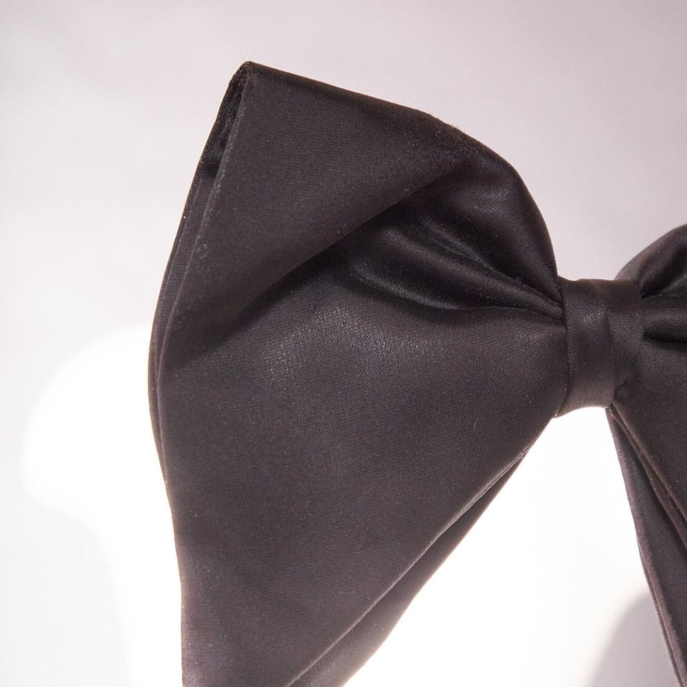 1970s Pointy Black Shiny Clip On Bow Ties